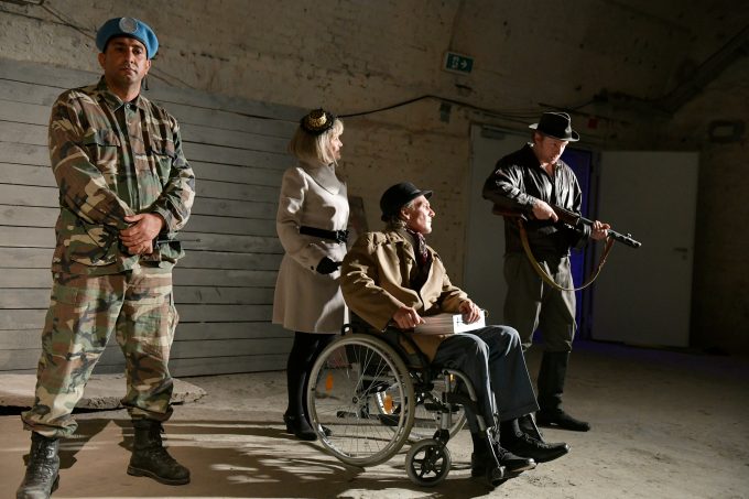 Waffenproduzenten im Untergrund: Gefängnistheater aufBruch – Foto: Thomas Aurin